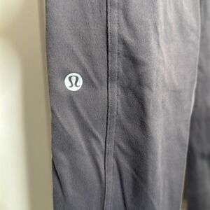 Lululemon Run on joggers in Dark carbon (gray) size 4. Inseam is 28" full length